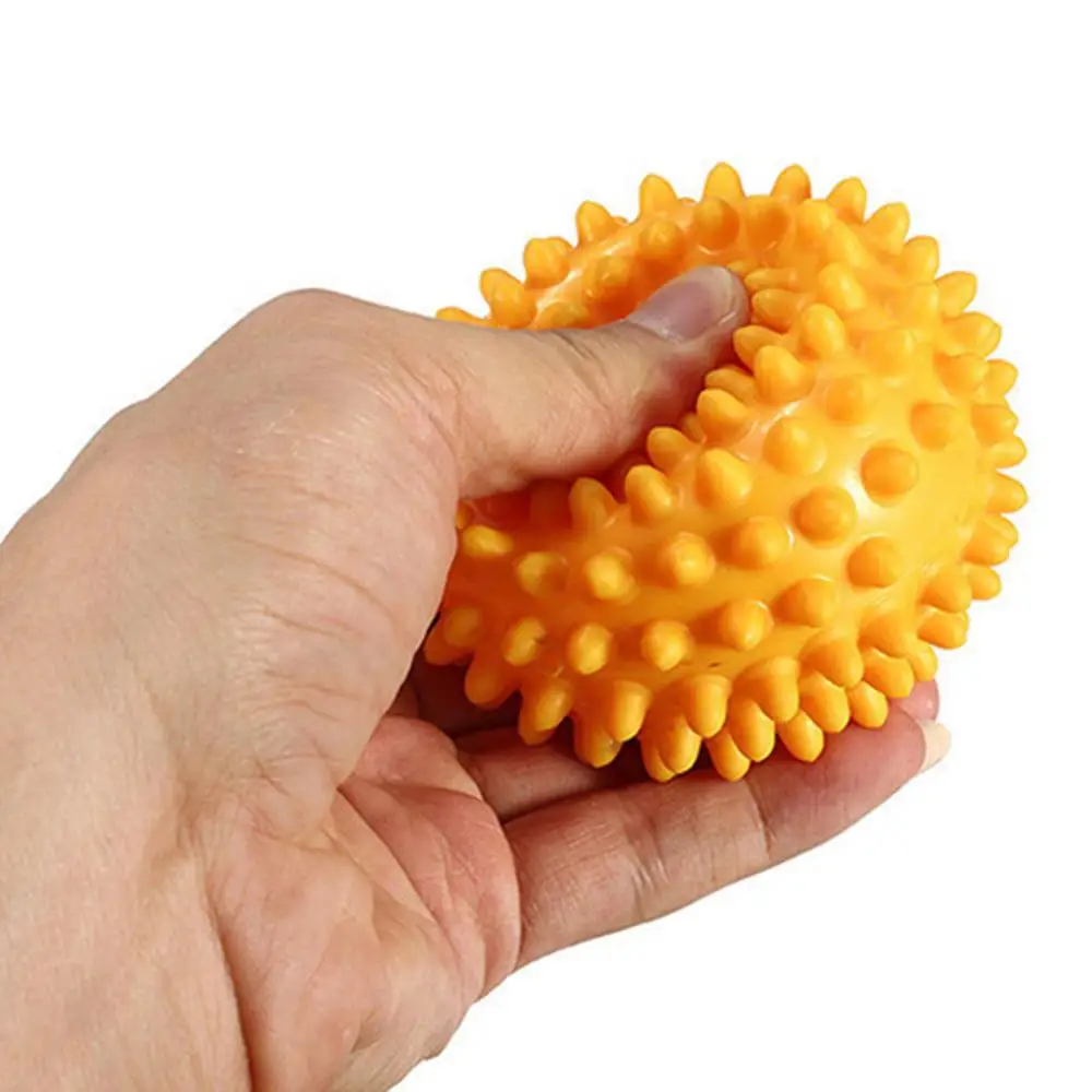 Массажные шарики для рук. Массажный мячик Trigger point. Мяч массажный 10см для рефлексотерапии. Массажный мяч для запястья. Колючий мячик для массажа.